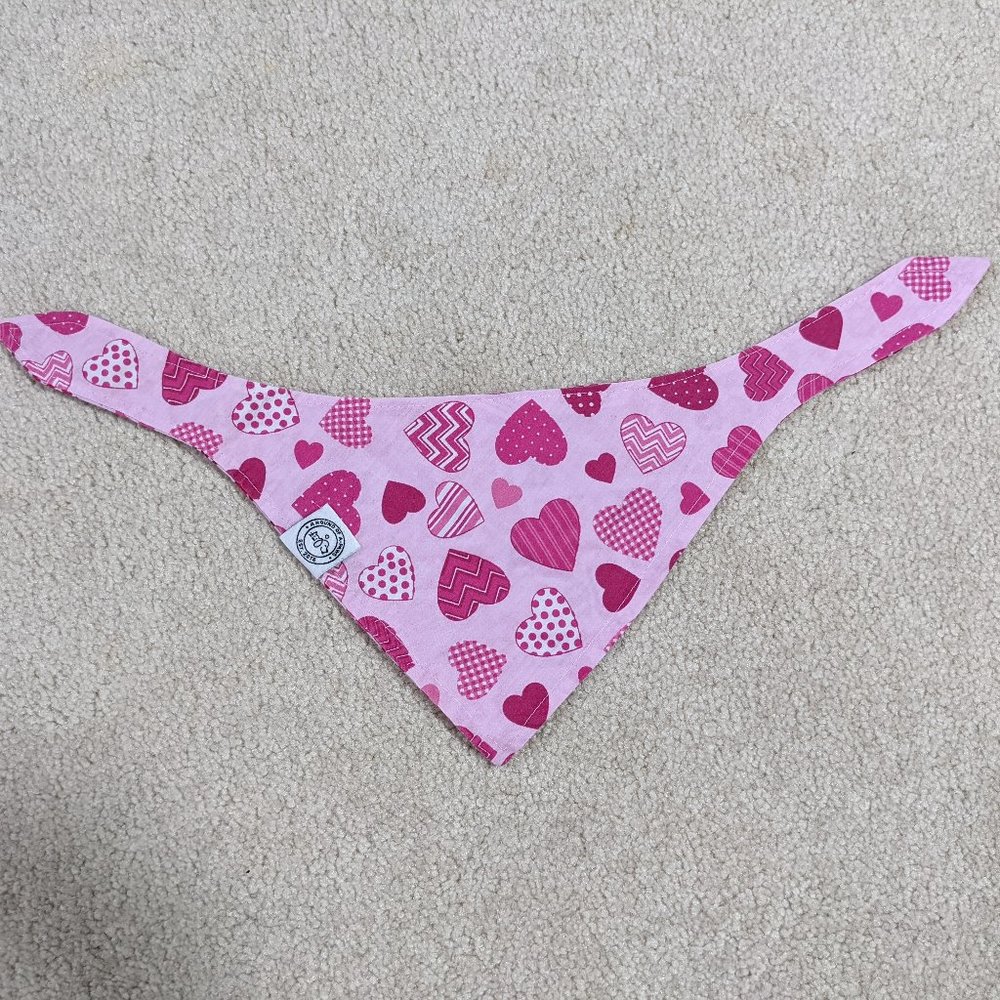 (Bundle 2 for $8) EUC Valentine's Day Dog Bandana